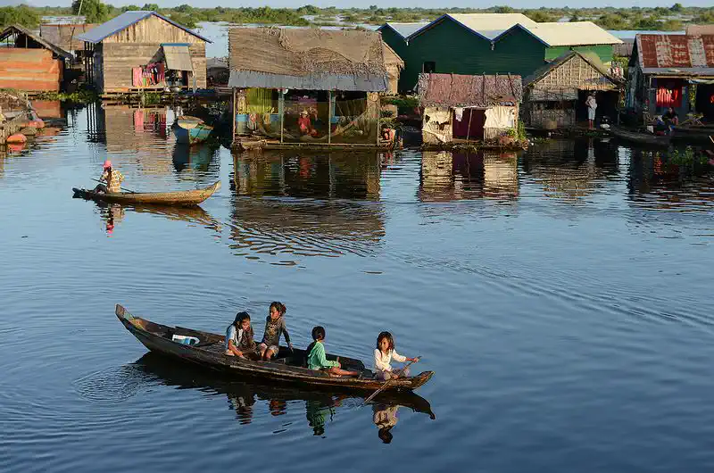 Tonle Sap floating houses